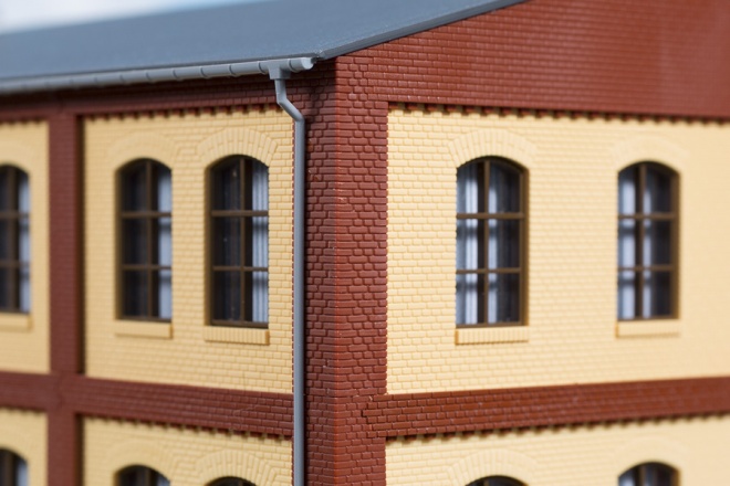 Corner pillars for the upper storey red<br /><a href='images/pictures/Auhagen/80414.jpg' target='_blank'>Full size image</a>
